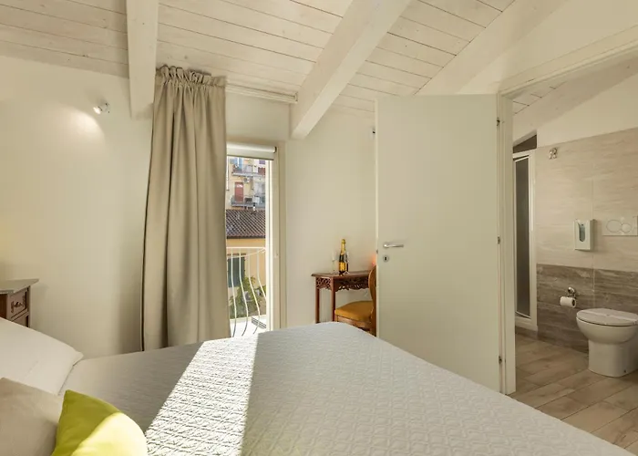 Acquamarina 게스트하우스 3*